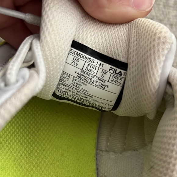 white FILAS 7.5! neon yellow detail! barely worn! - Picture 4 of 6